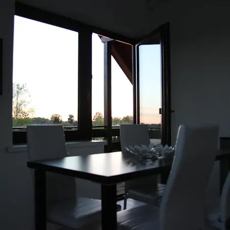 Sredni Apartament Nad Zalewem 아파트 *